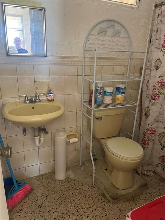 For Sale: $155,000 (5 beds, 3 baths, 1100 Square Feet)