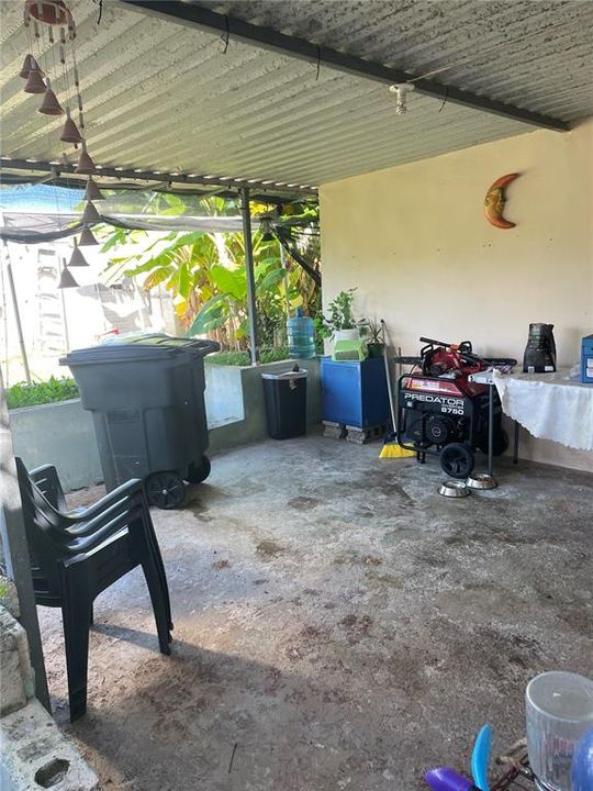 For Sale: $155,000 (5 beds, 3 baths, 1100 Square Feet)