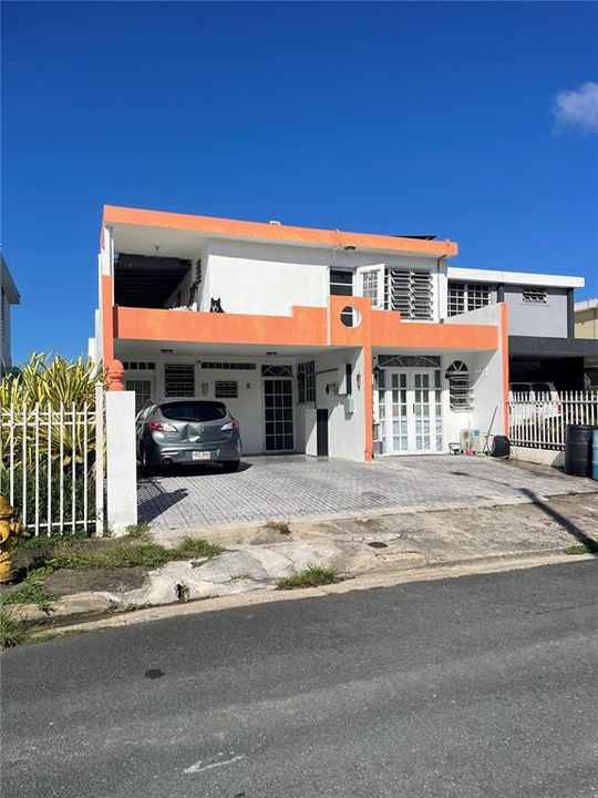 For Sale: $155,000 (5 beds, 3 baths, 1100 Square Feet)