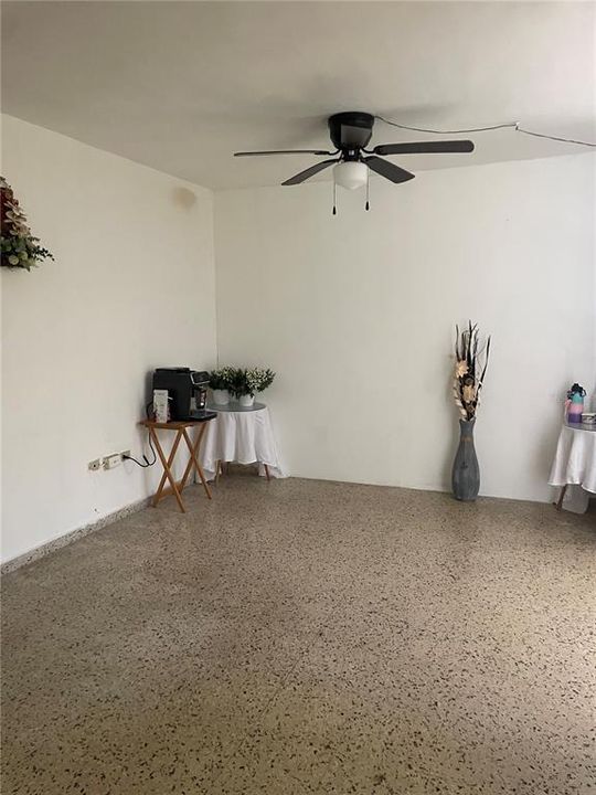 For Sale: $155,000 (5 beds, 3 baths, 1100 Square Feet)