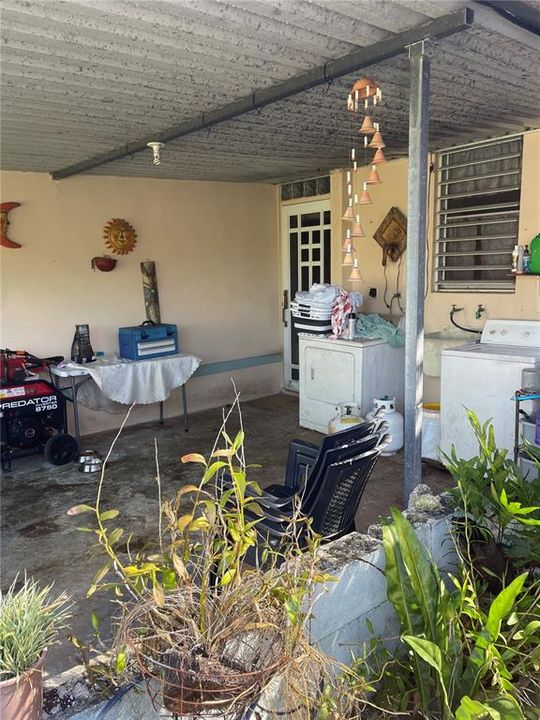 For Sale: $155,000 (5 beds, 3 baths, 1100 Square Feet)