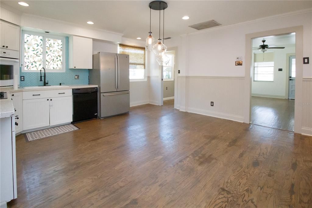 出租: $2,500 (3 贝兹, 1 浴室, 1225 平方英尺)