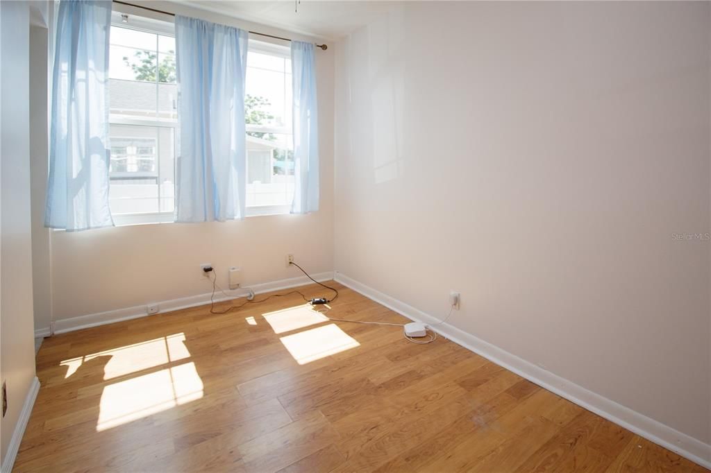 出租: $2,500 (3 贝兹, 1 浴室, 1225 平方英尺)