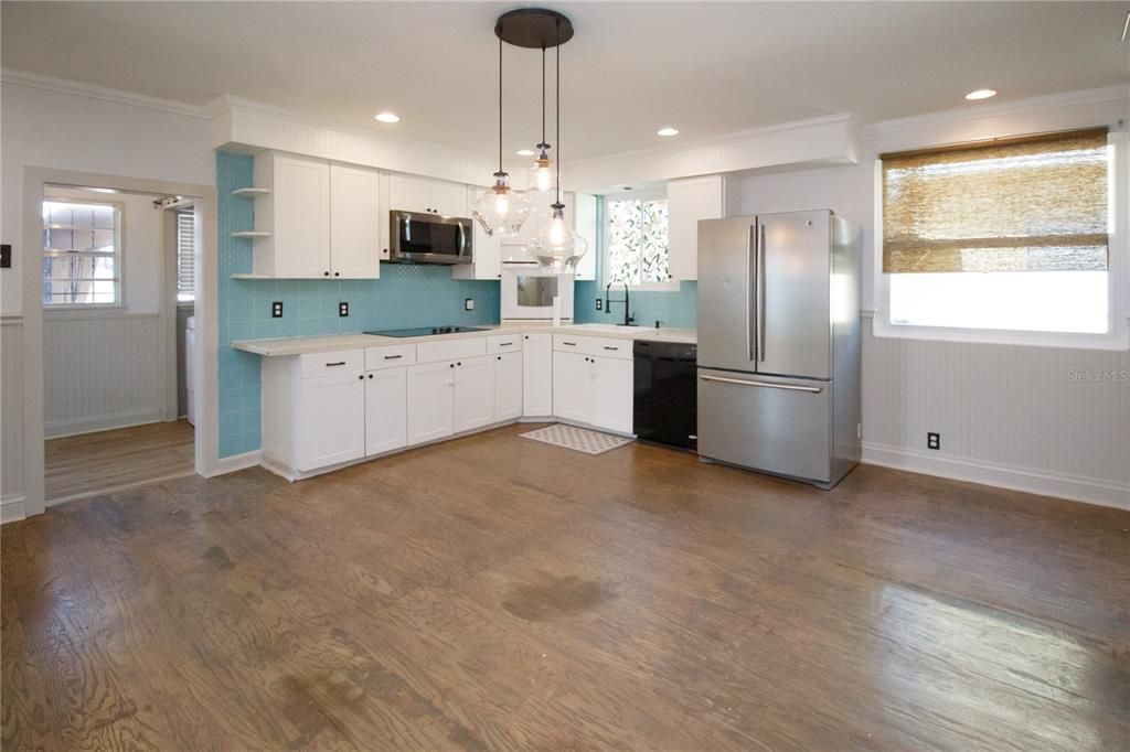 出租: $2,500 (3 贝兹, 1 浴室, 1225 平方英尺)