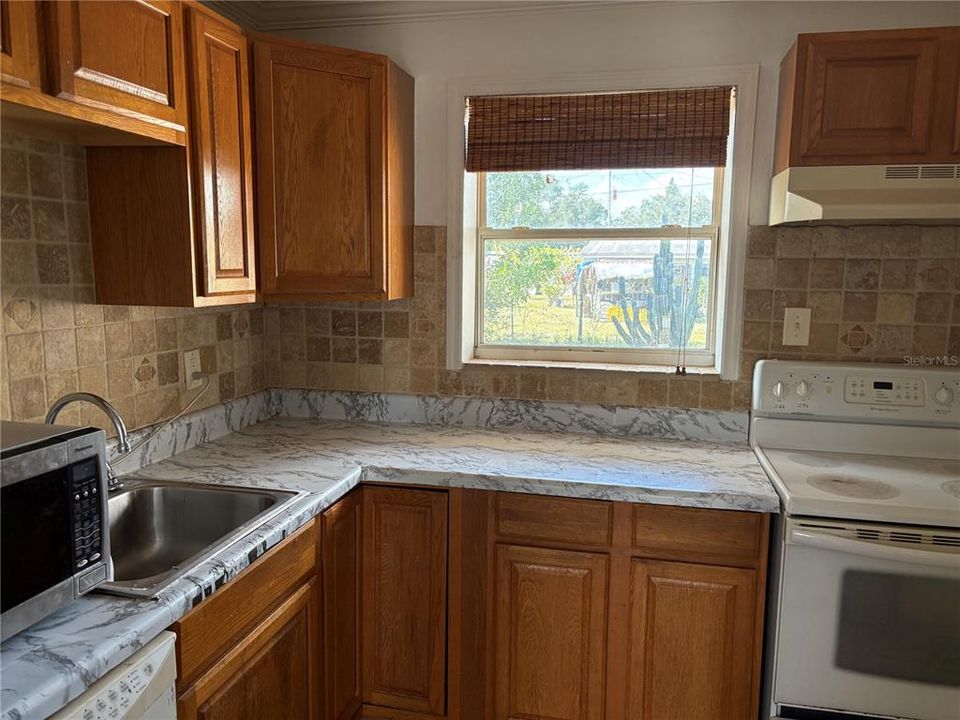 For Sale: $174,700 (3 beds, 2 baths, 1143 Square Feet)