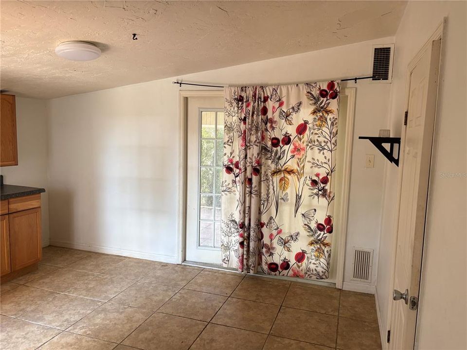 For Sale: $174,700 (3 beds, 2 baths, 1143 Square Feet)