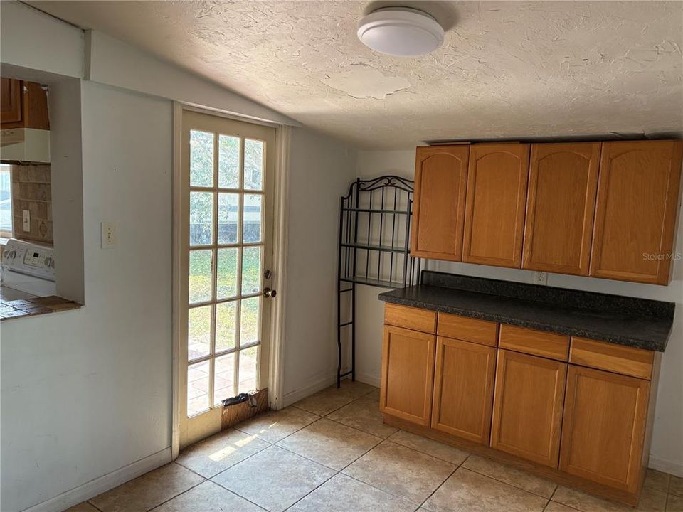 For Sale: $174,700 (3 beds, 2 baths, 1143 Square Feet)