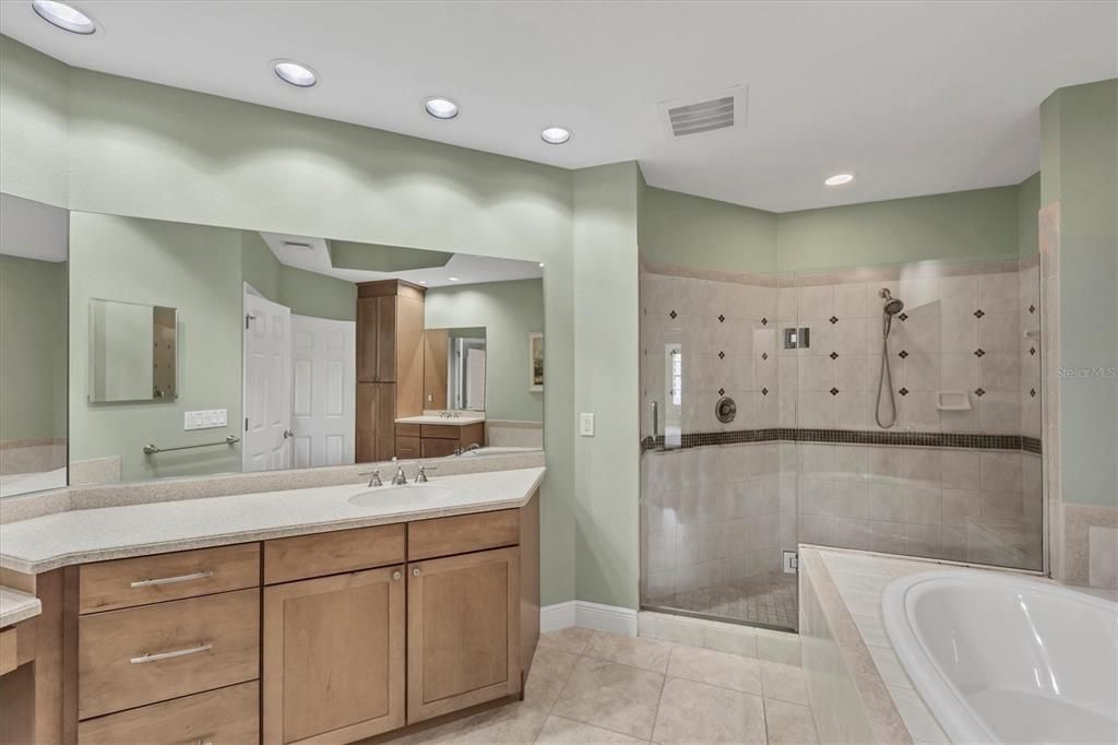 На продажу: $549,900 (3 спален, 2 ванн, 1916 Квадратных фут)