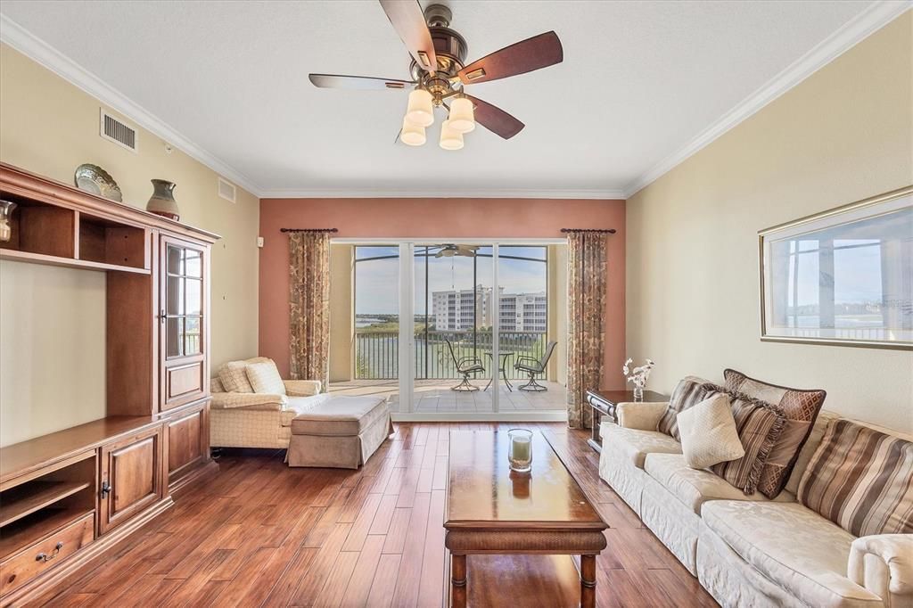 На продажу: $549,900 (3 спален, 2 ванн, 1916 Квадратных фут)