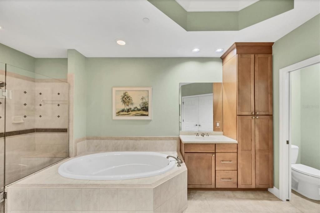 На продажу: $549,900 (3 спален, 2 ванн, 1916 Квадратных фут)