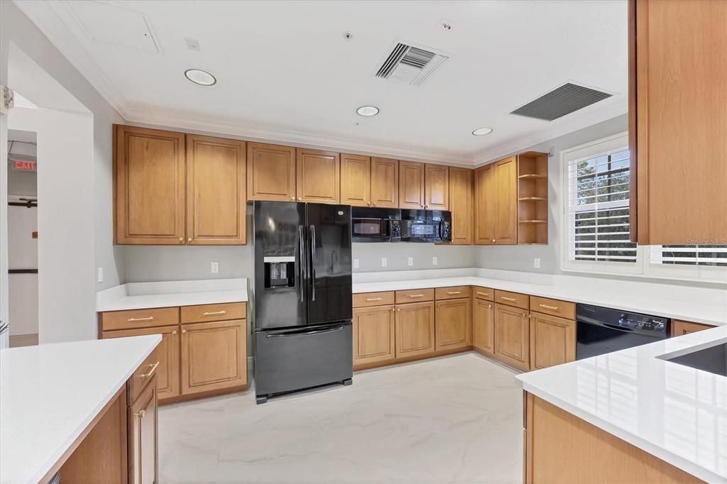 На продажу: $549,900 (3 спален, 2 ванн, 1916 Квадратных фут)