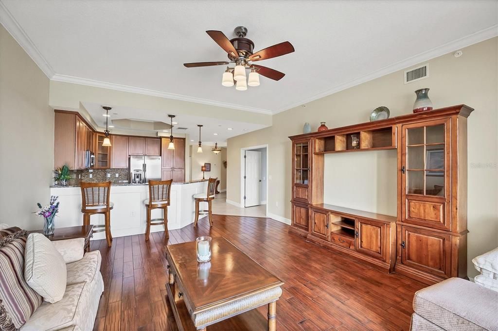 На продажу: $549,900 (3 спален, 2 ванн, 1916 Квадратных фут)