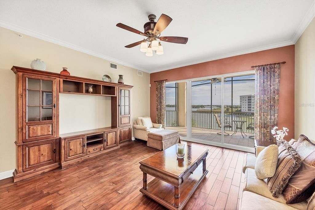 На продажу: $549,900 (3 спален, 2 ванн, 1916 Квадратных фут)