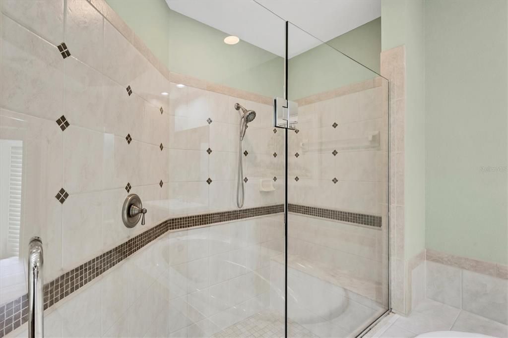 На продажу: $549,900 (3 спален, 2 ванн, 1916 Квадратных фут)