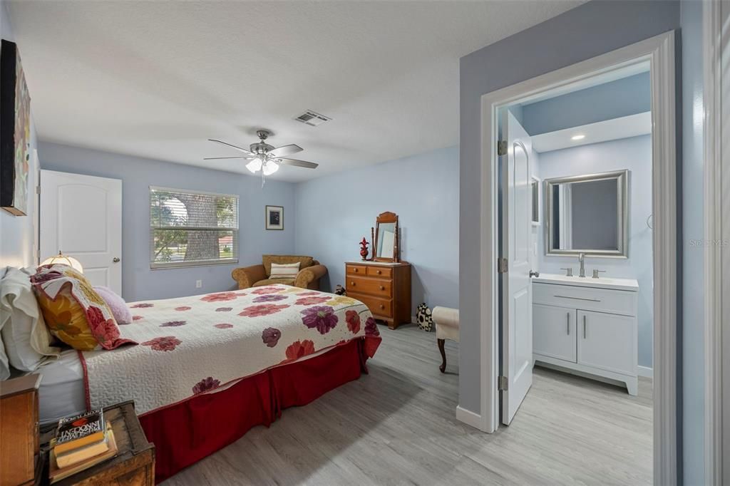 For Sale: $260,000 (2 beds, 2 baths, 1260 Square Feet)