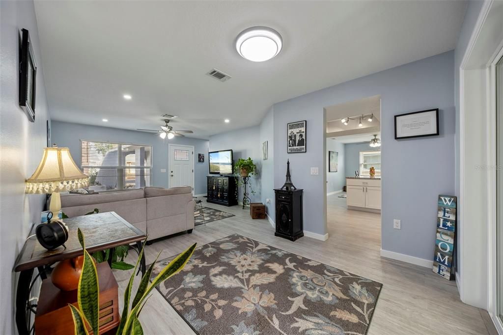 For Sale: $260,000 (2 beds, 2 baths, 1260 Square Feet)