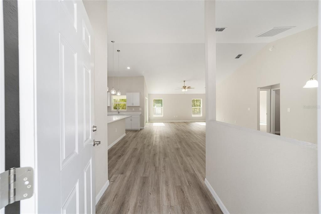 На продажу: $385,000 (4 спален, 2 ванн, 1927 Квадратных фут)