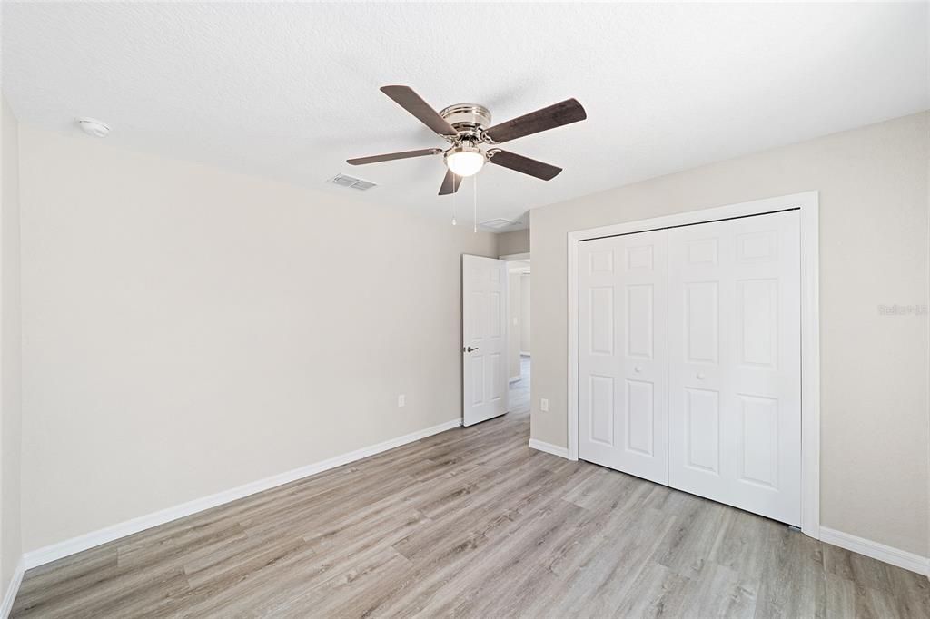 待售: $385,000 (4 贝兹, 2 浴室, 1927 平方英尺)