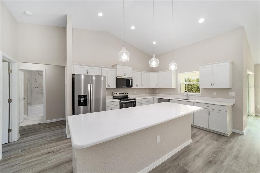 На продажу: $385,000 (4 спален, 2 ванн, 1927 Квадратных фут)