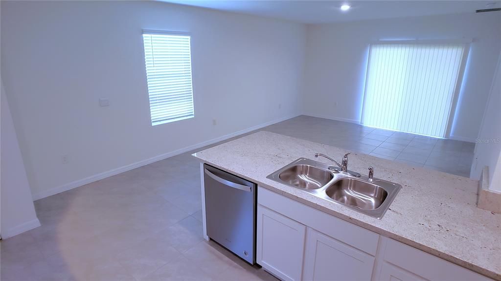 En Venta: $340,000 (3 camas, 2 baños, 1546 Pies cuadrados)