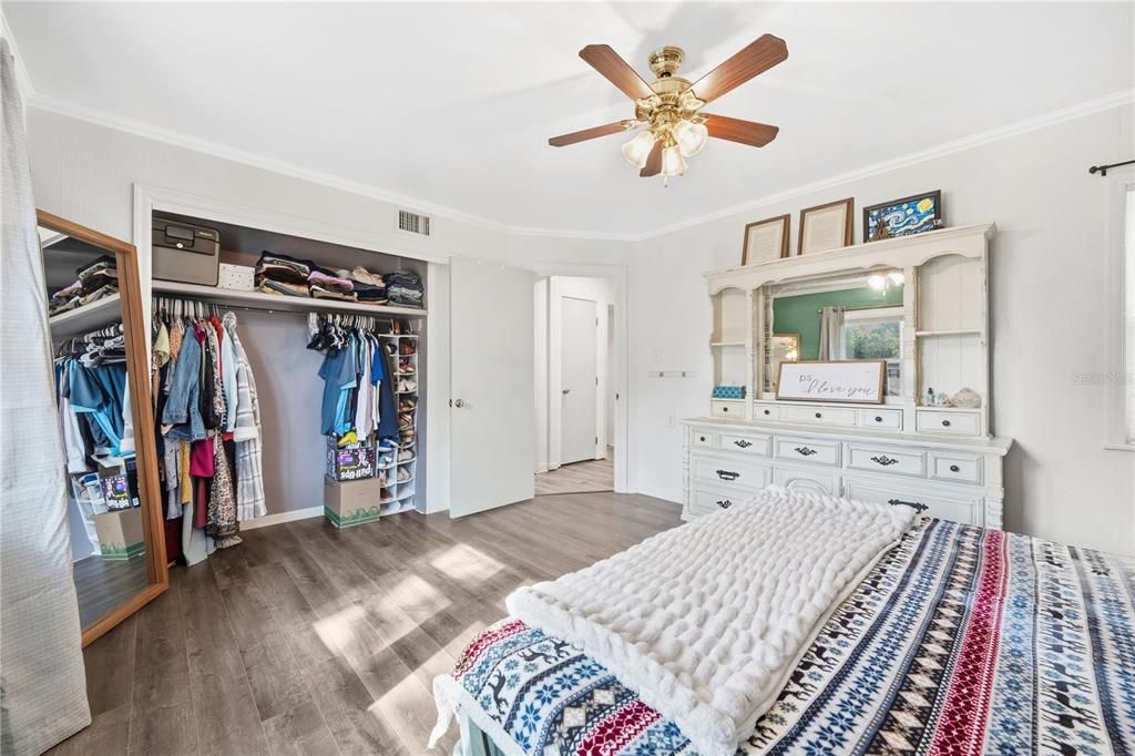 待售: $220,000 (2 贝兹, 1 浴室, 1208 平方英尺)