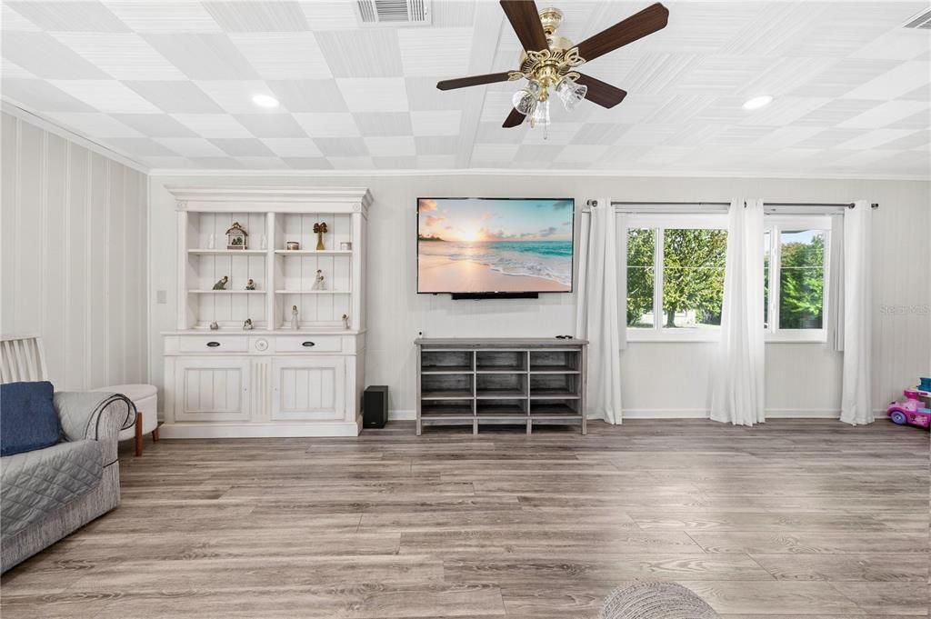 待售: $220,000 (2 贝兹, 1 浴室, 1208 平方英尺)