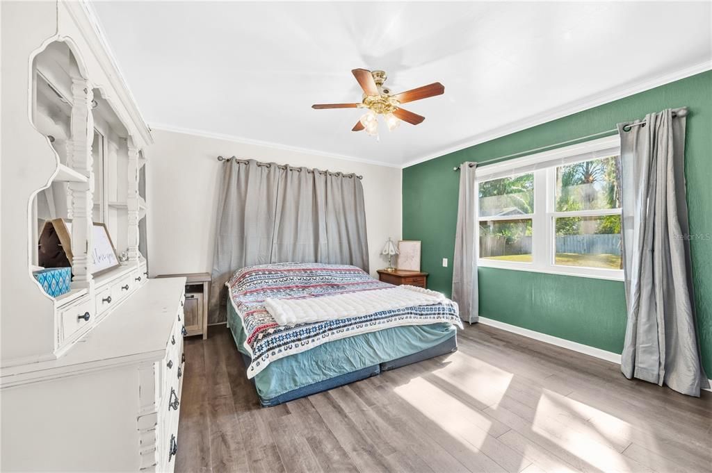 待售: $220,000 (2 贝兹, 1 浴室, 1208 平方英尺)