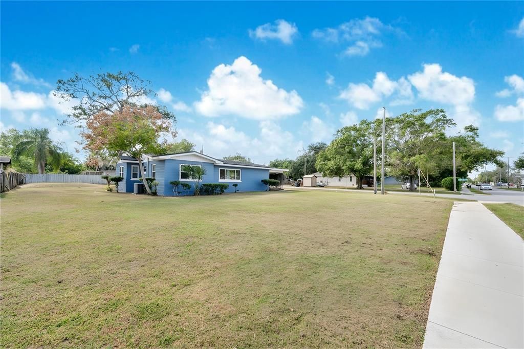 待售: $220,000 (2 贝兹, 1 浴室, 1208 平方英尺)