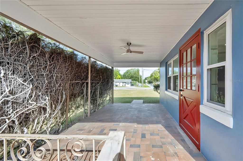 待售: $220,000 (2 贝兹, 1 浴室, 1208 平方英尺)