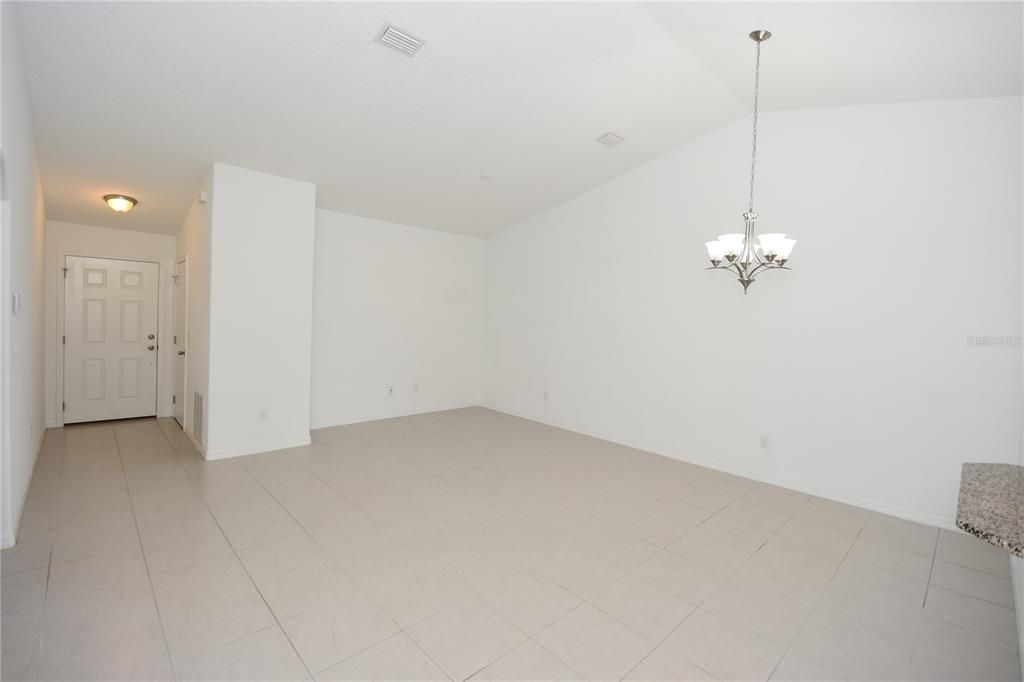 В аренду: $1,700 (3 спален, 2 ванн, 1212 Квадратных фут)