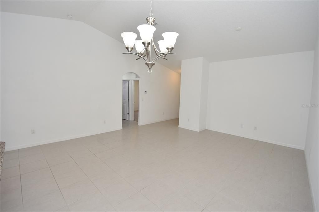 В аренду: $1,700 (3 спален, 2 ванн, 1212 Квадратных фут)