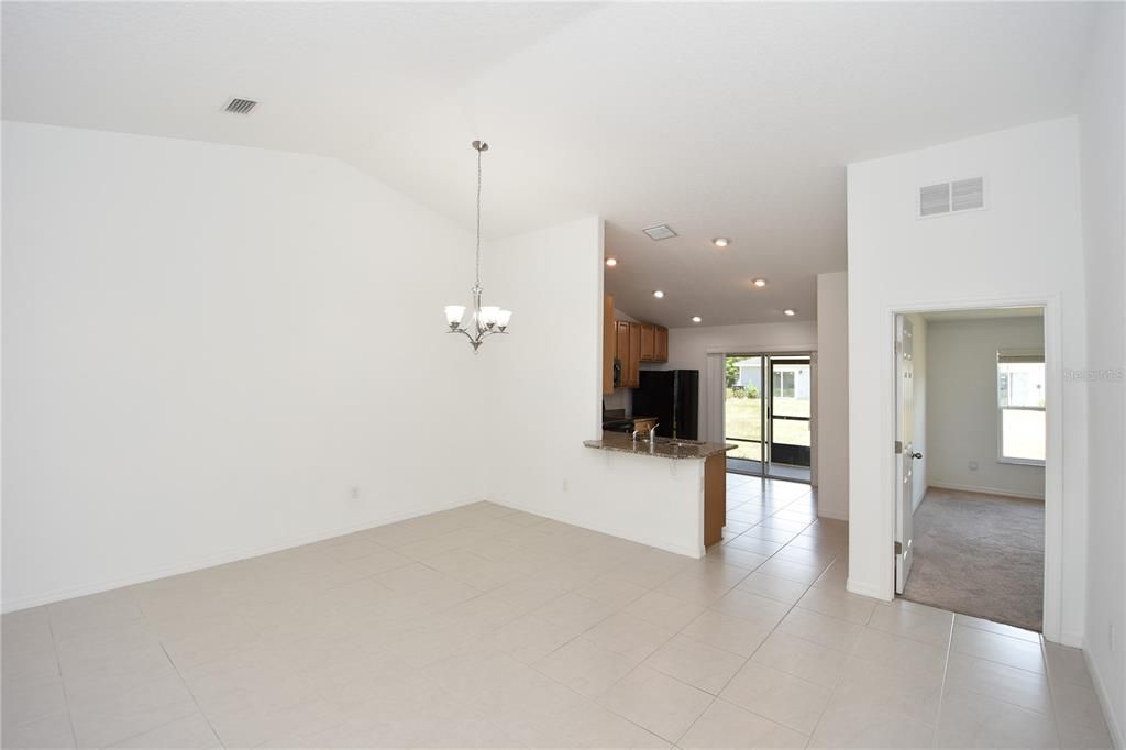 В аренду: $1,700 (3 спален, 2 ванн, 1212 Квадратных фут)