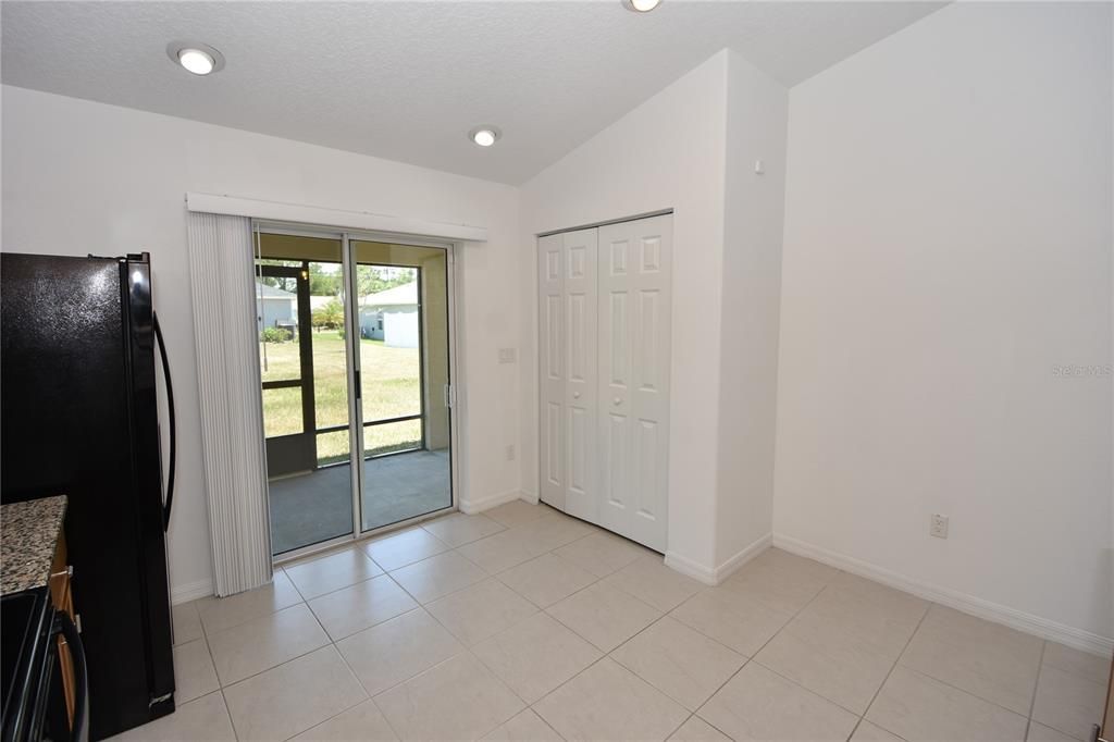 В аренду: $1,700 (3 спален, 2 ванн, 1212 Квадратных фут)