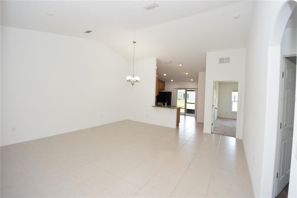 В аренду: $1,700 (3 спален, 2 ванн, 1212 Квадратных фут)