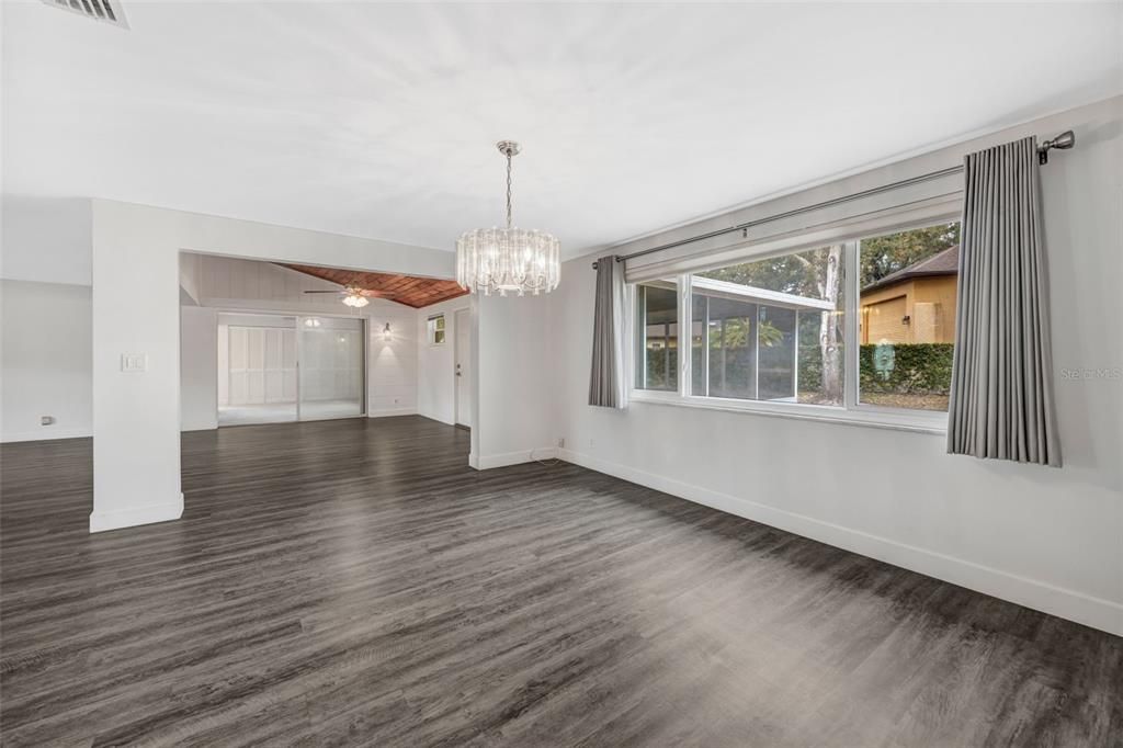 待售: $550,000 (3 贝兹, 2 浴室, 1973 平方英尺)