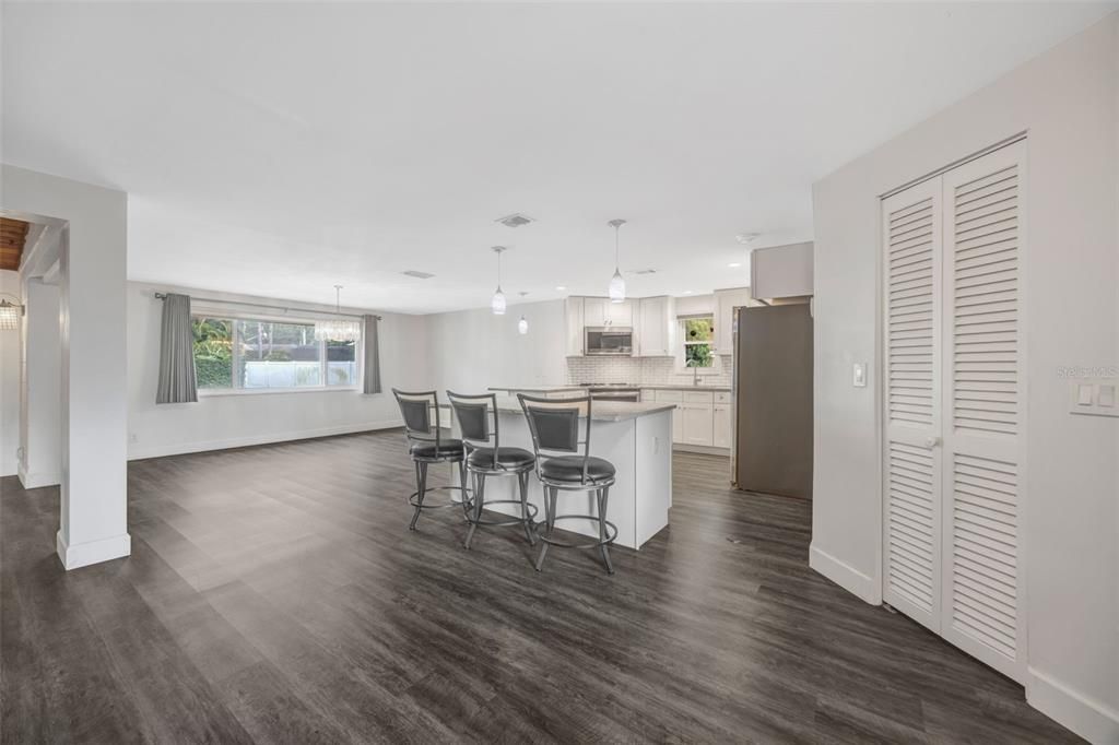 待售: $550,000 (3 贝兹, 2 浴室, 1973 平方英尺)