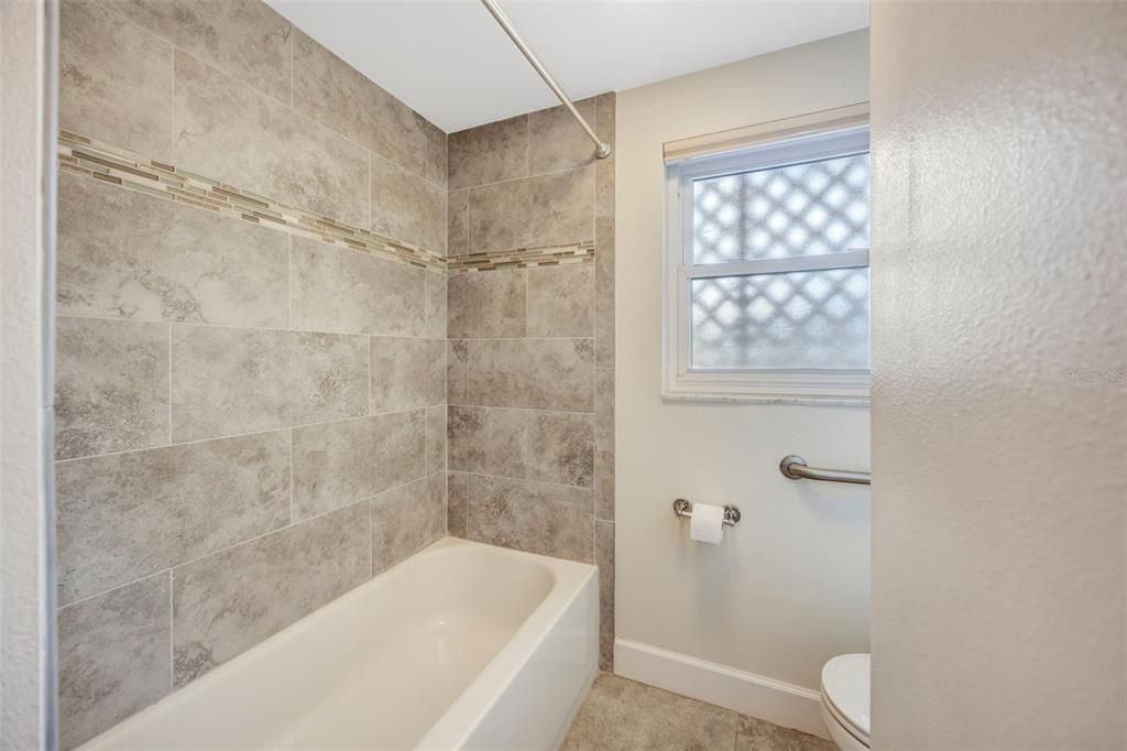 待售: $550,000 (3 贝兹, 2 浴室, 1973 平方英尺)