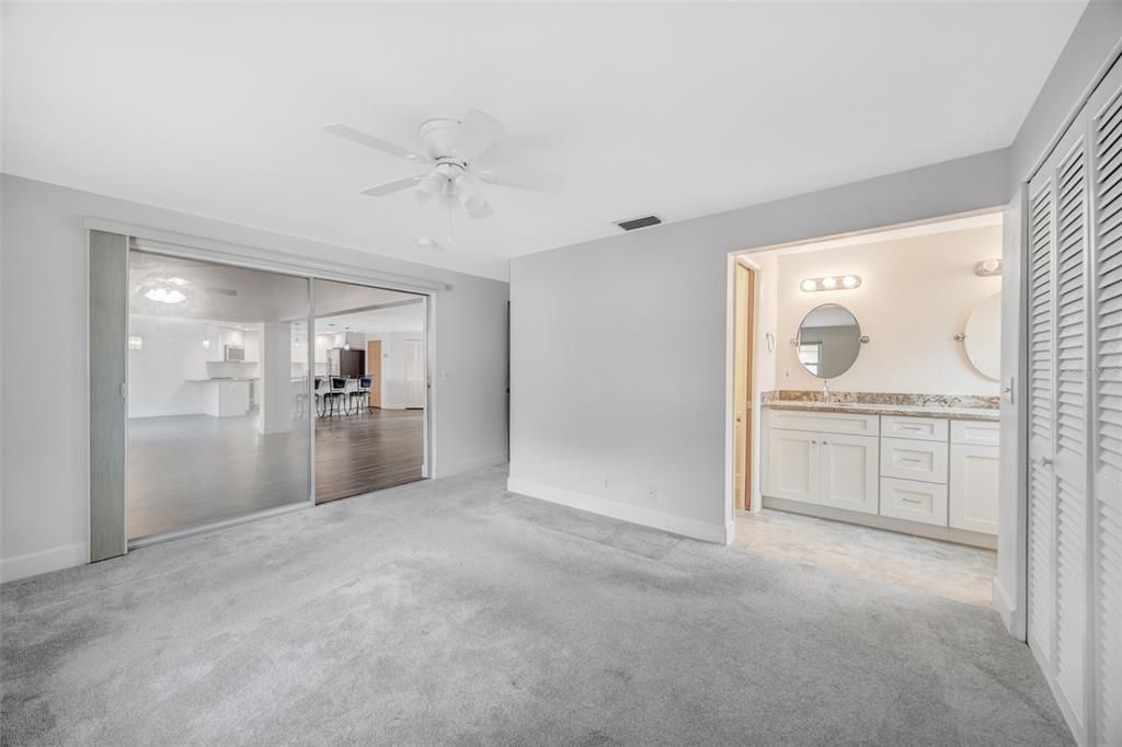 待售: $550,000 (3 贝兹, 2 浴室, 1973 平方英尺)