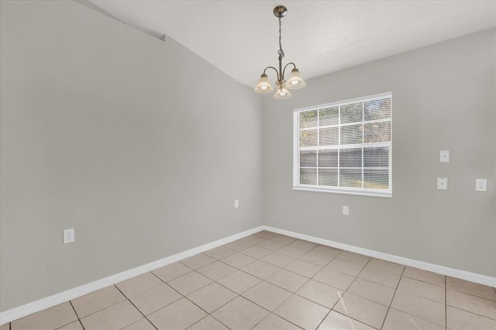 待售: $179,999 (2 贝兹, 2 浴室, 1066 平方英尺)