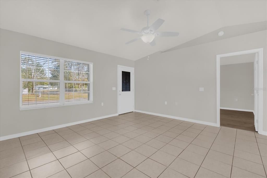 待售: $179,999 (2 贝兹, 2 浴室, 1066 平方英尺)