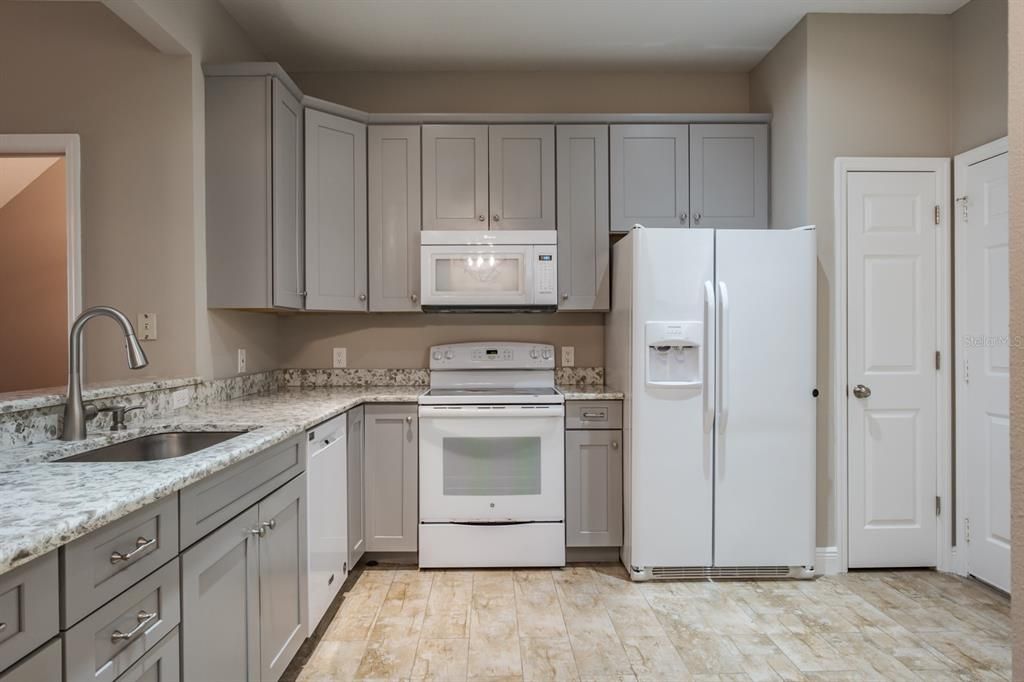For Rent: $2,550 (2 beds, 2 baths, 1731 Square Feet)