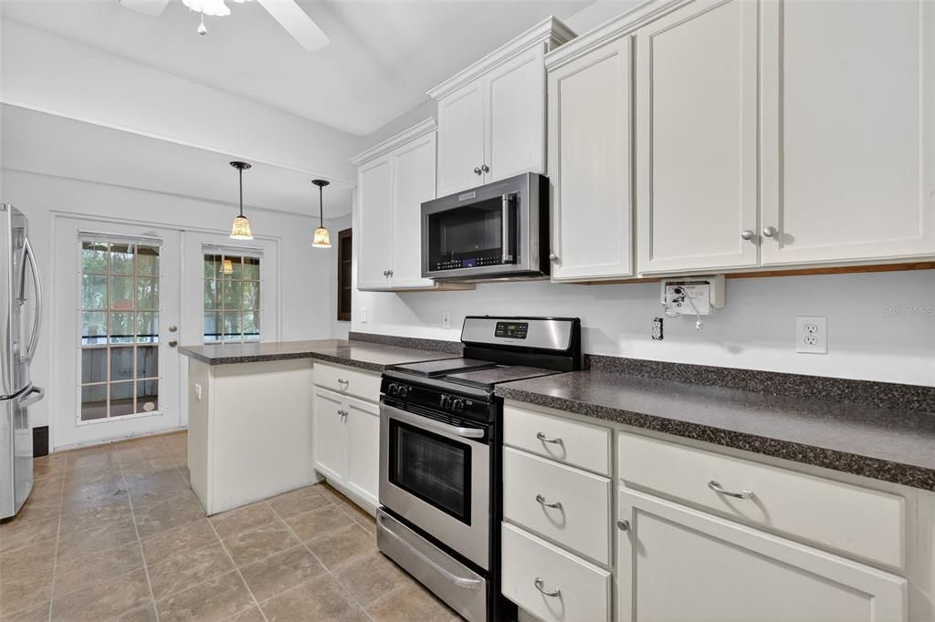 待售: $565,000 (3 贝兹, 2 浴室, 1383 平方英尺)