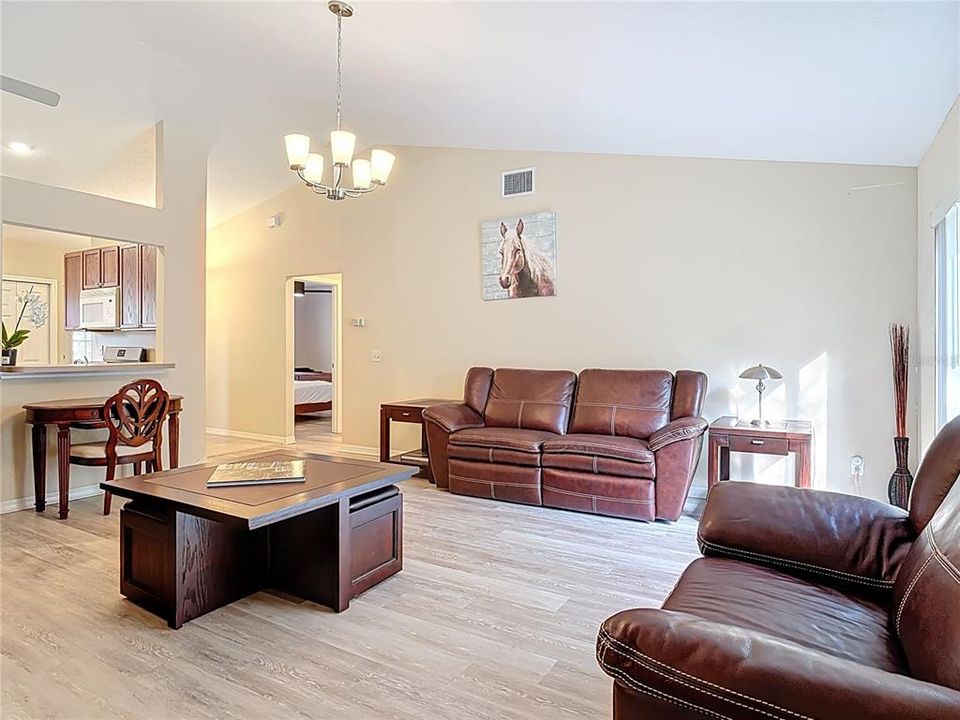 На продажу: $275,000 (3 спален, 2 ванн, 1204 Квадратных фут)