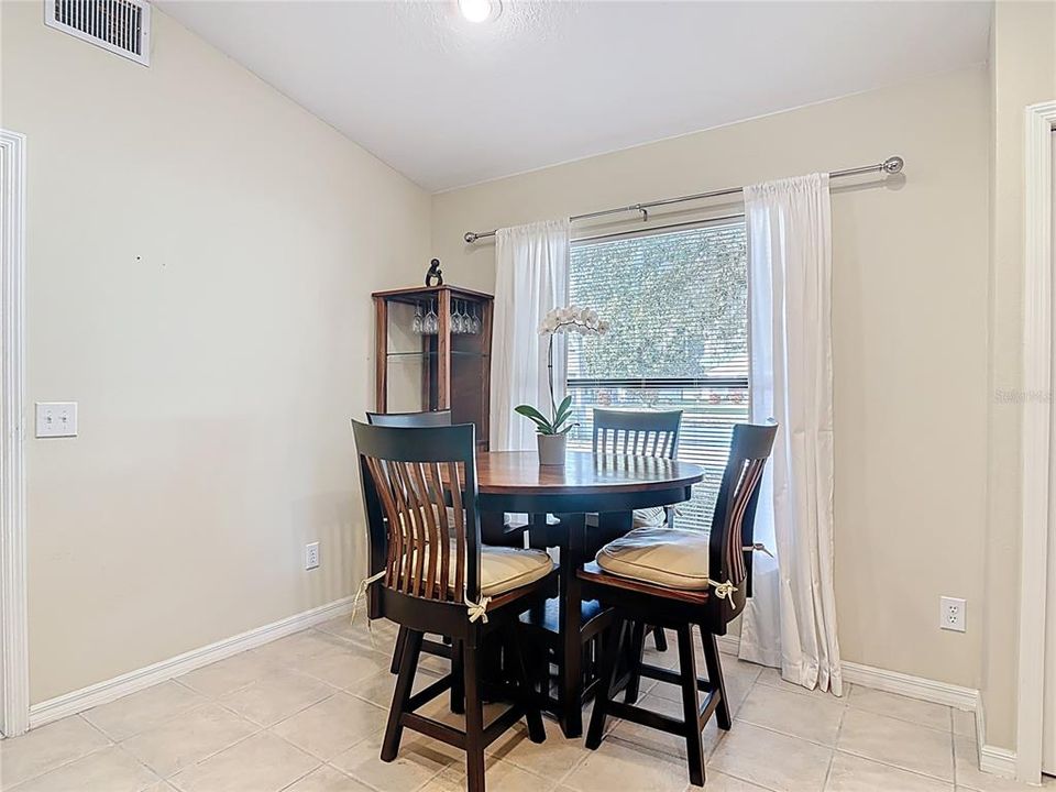 На продажу: $275,000 (3 спален, 2 ванн, 1204 Квадратных фут)