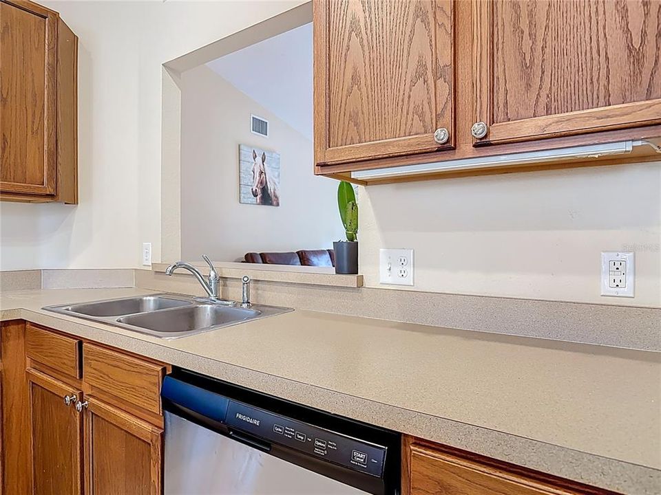 На продажу: $275,000 (3 спален, 2 ванн, 1204 Квадратных фут)