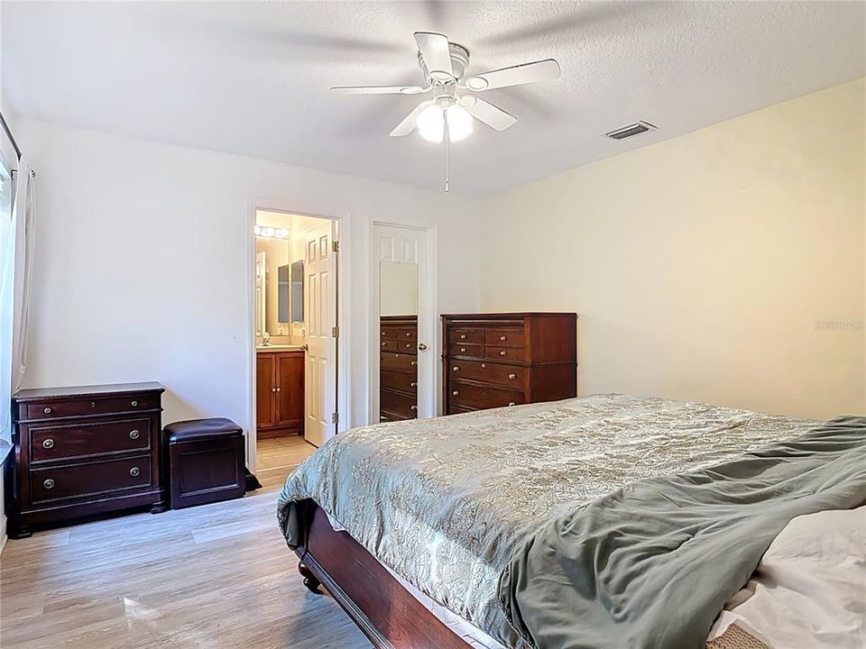 На продажу: $275,000 (3 спален, 2 ванн, 1204 Квадратных фут)