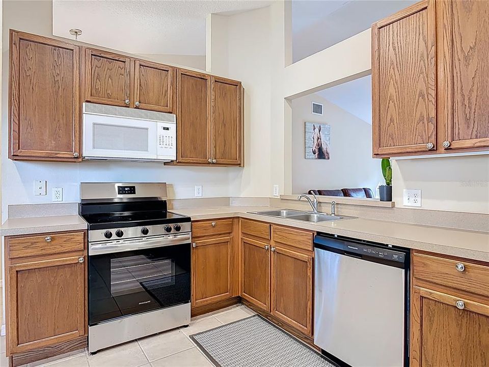 На продажу: $275,000 (3 спален, 2 ванн, 1204 Квадратных фут)