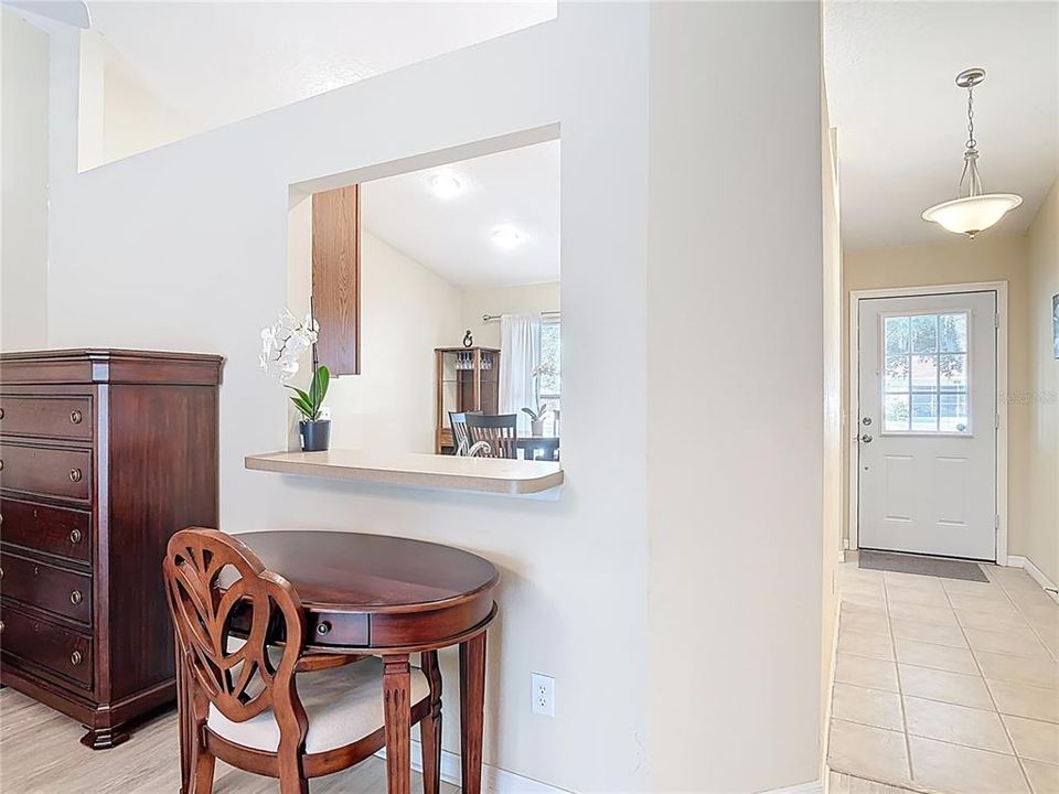 На продажу: $275,000 (3 спален, 2 ванн, 1204 Квадратных фут)