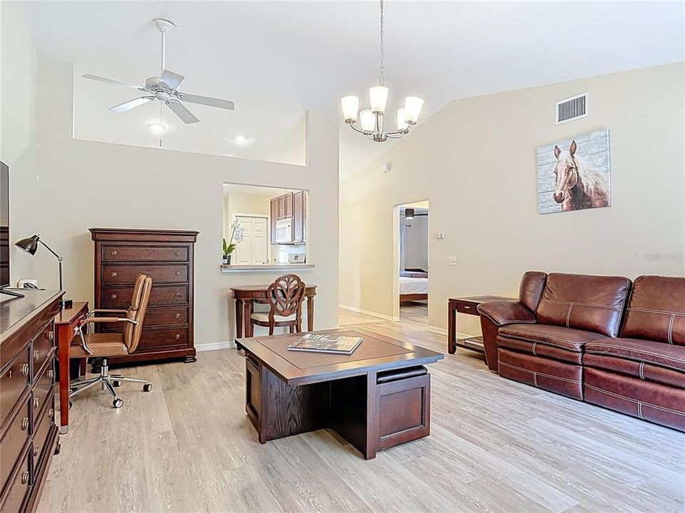 На продажу: $275,000 (3 спален, 2 ванн, 1204 Квадратных фут)