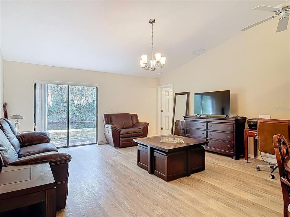 На продажу: $275,000 (3 спален, 2 ванн, 1204 Квадратных фут)